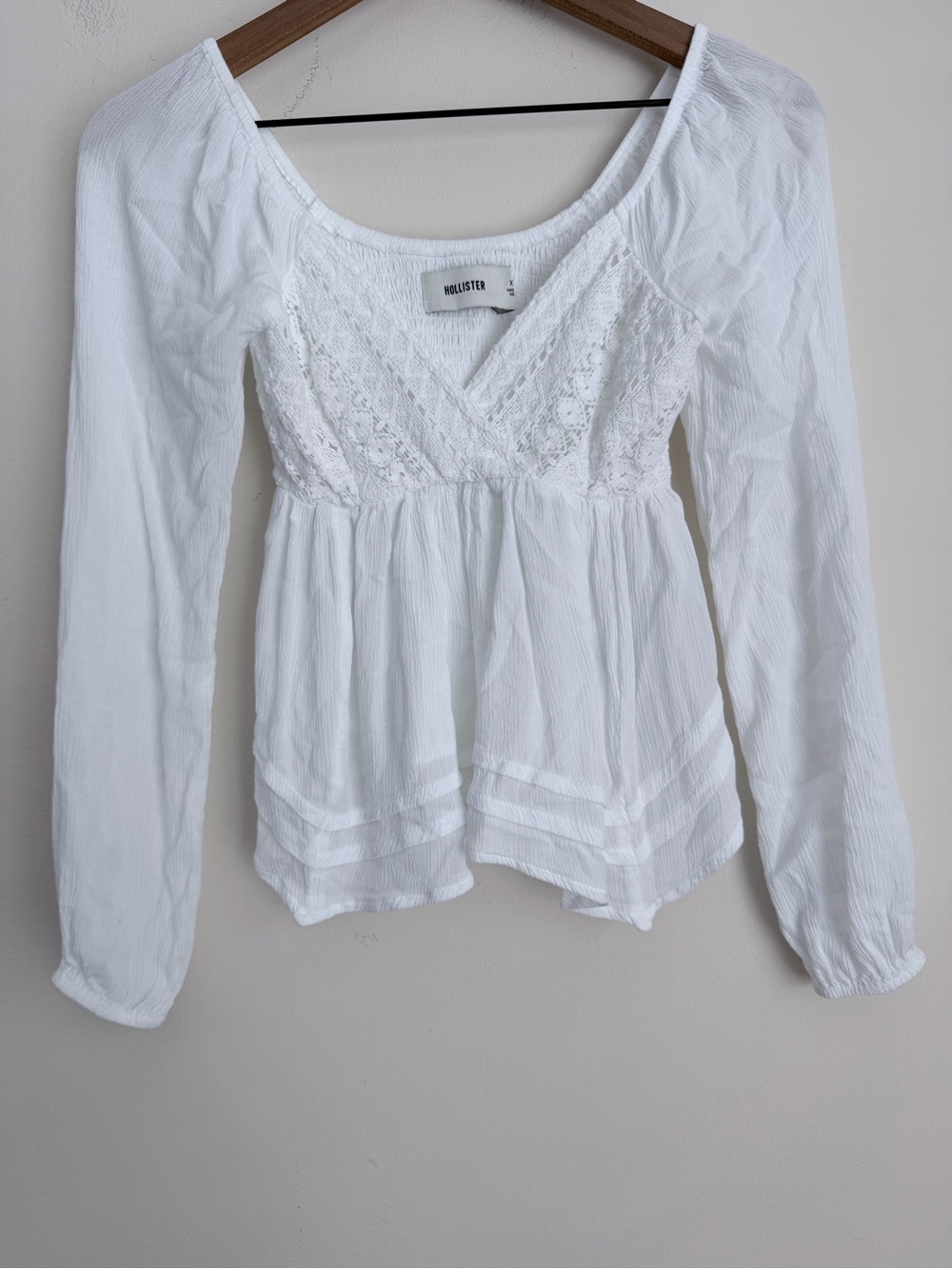 hollister babydoll top Easy Lace Bust long sleeve asymmetrical smocked White XS